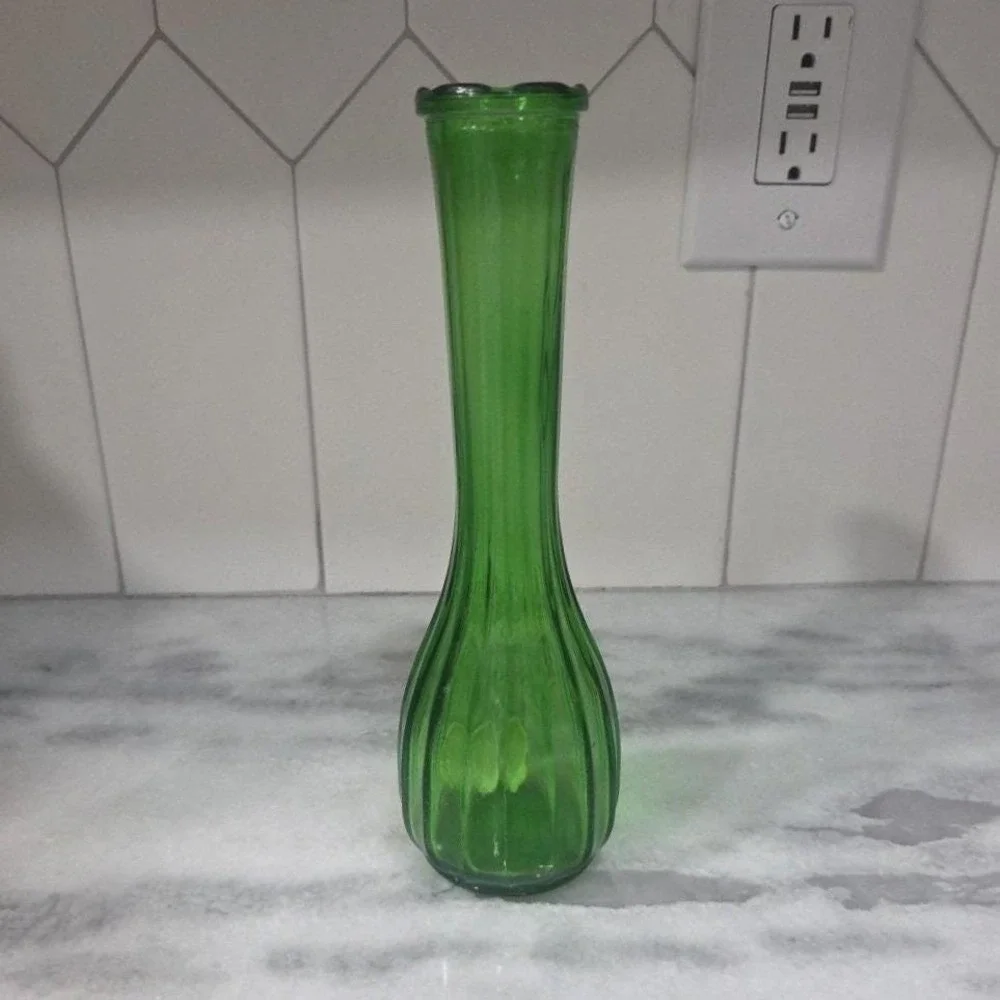 CLG‎ Co. Emerald Green Glass Bud Vase, Vintage Ribbed Flower Holder, Centerpiece